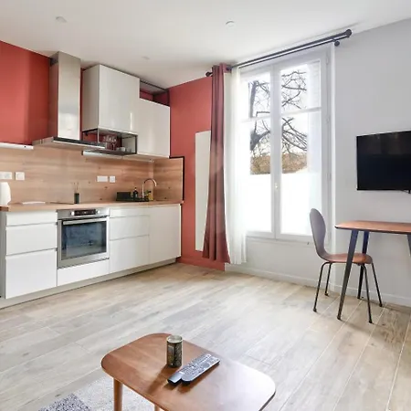 Apartment Lovely 1br Flat With Direct Access To Subway, Tram, And Rer