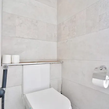 Apartment Lovely 1br Flat With Direct Access To Subway, Tram, And Rer